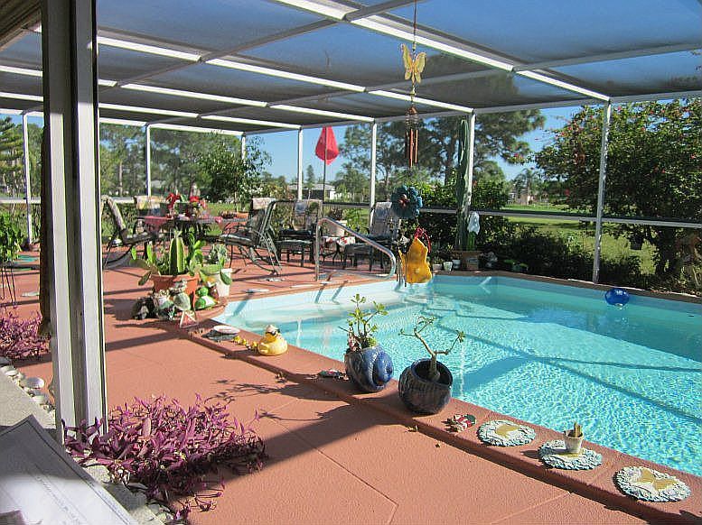 Pool - Pond & Privacy