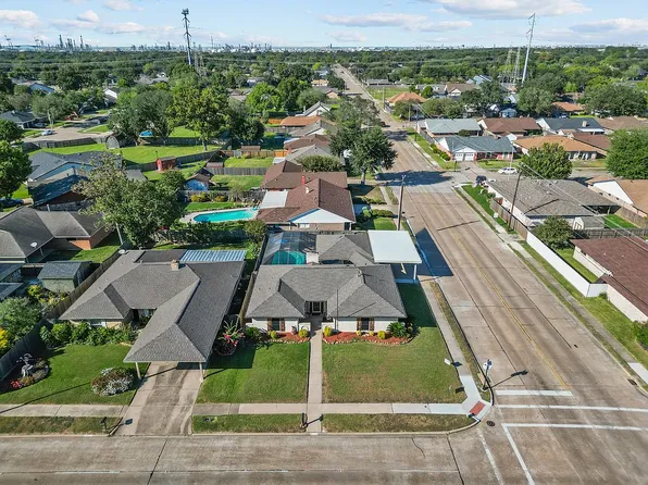 1021 E San Augustine St, Deer Park, TX 77536