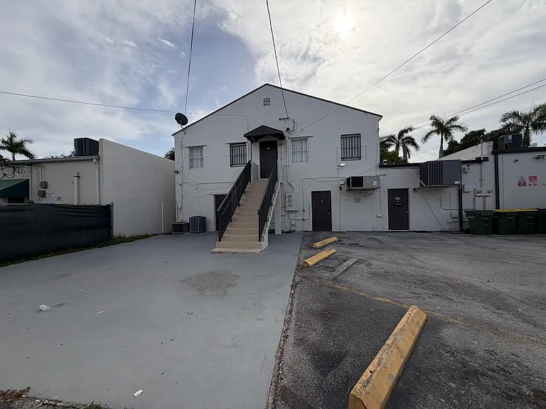 313 N Krome Ave #B — Photo 13