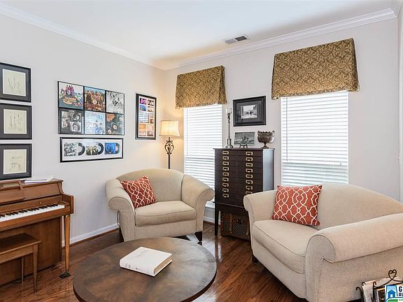 4th image of 1577 Deer Valley Dr