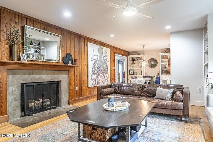 420 E Indiana Ave — Photo 5