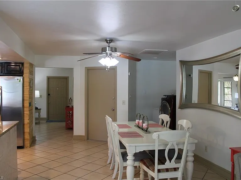 1025 NE Van Loon Ln — Photo 14