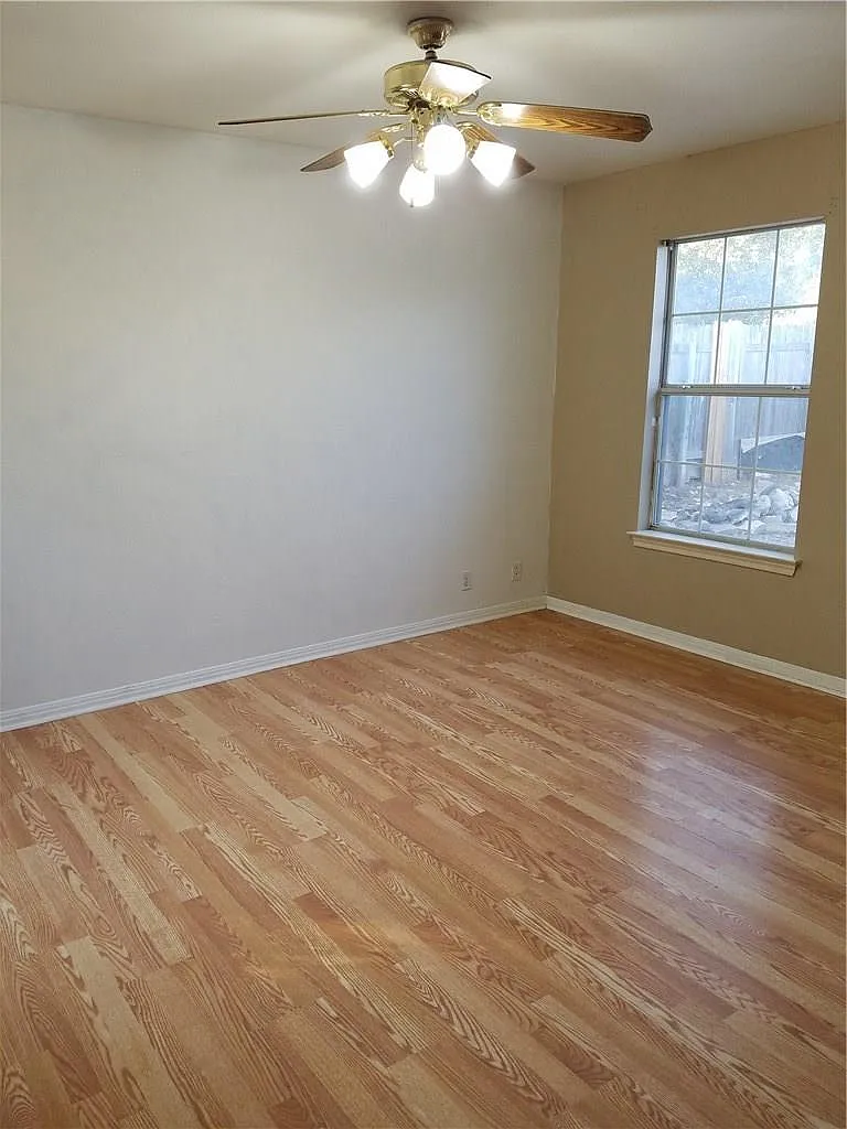 3 bed, 2.0 bath, 1077 sqft, $1,595 — Photo 4