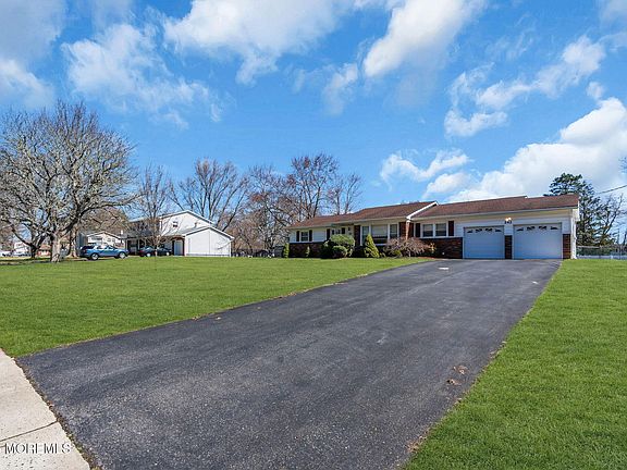 5th image of 242 Bar Harbor Road