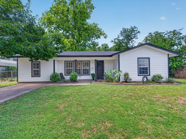 202 SW Taylor St, Burleson, TX 76028