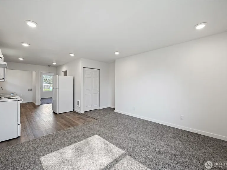285 20th Ave #1 — Photo 3