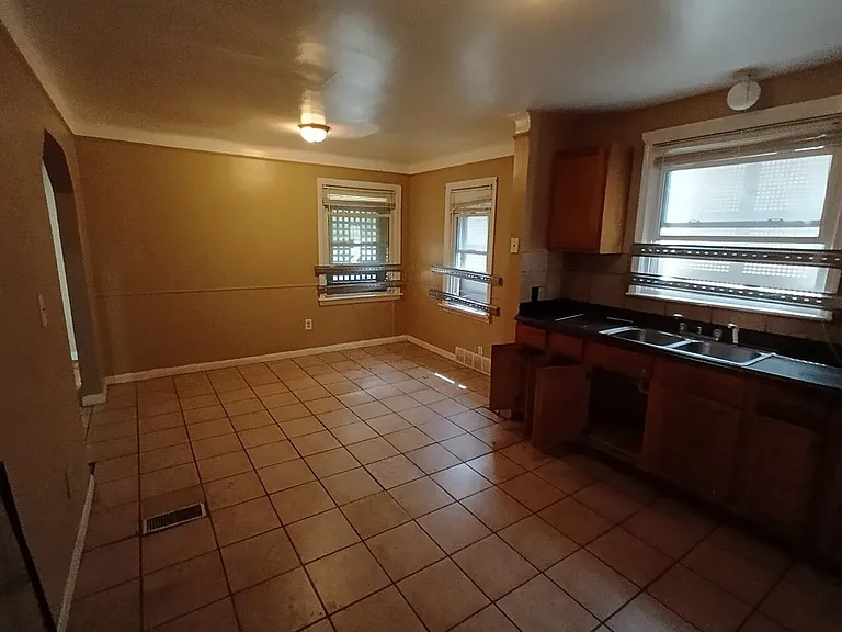 15421 Stout St — Photo 14