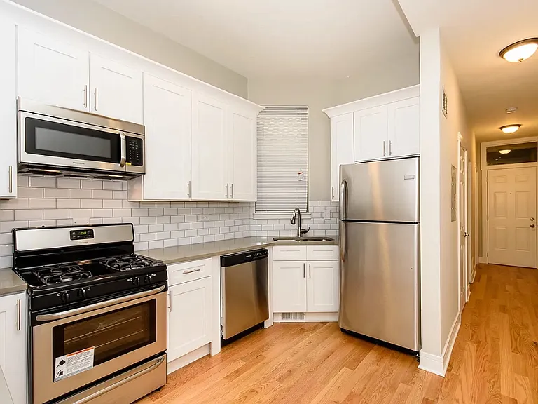 1812 W Cortland St #1F — Photo 2