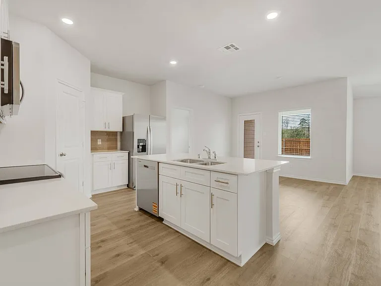 1531 Brooke Dr — Photo 4