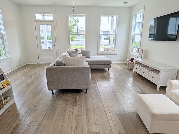 3rd image of 5 Clearblue Loop