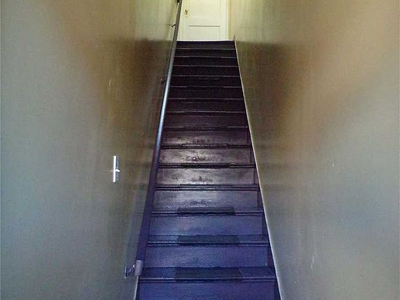 4th image of 9716 Metropolitan Ave