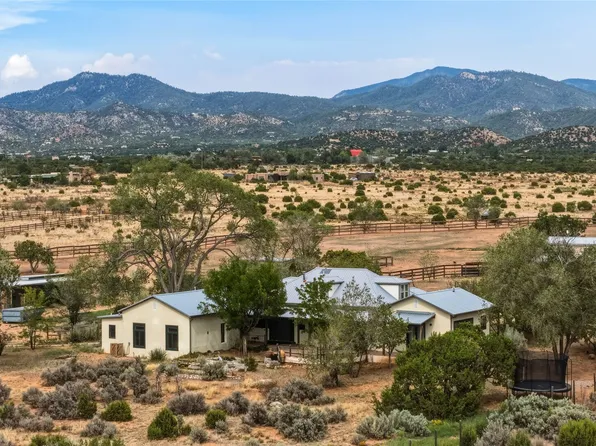 32 Jack Rabbit Ln, Santa Fe, NM 87508