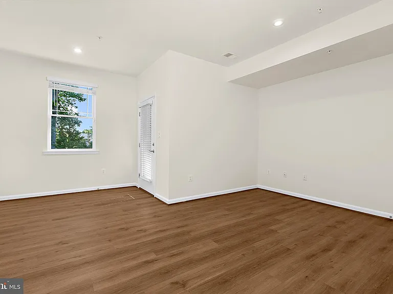 1102 Thomas Trl — Photo 33
