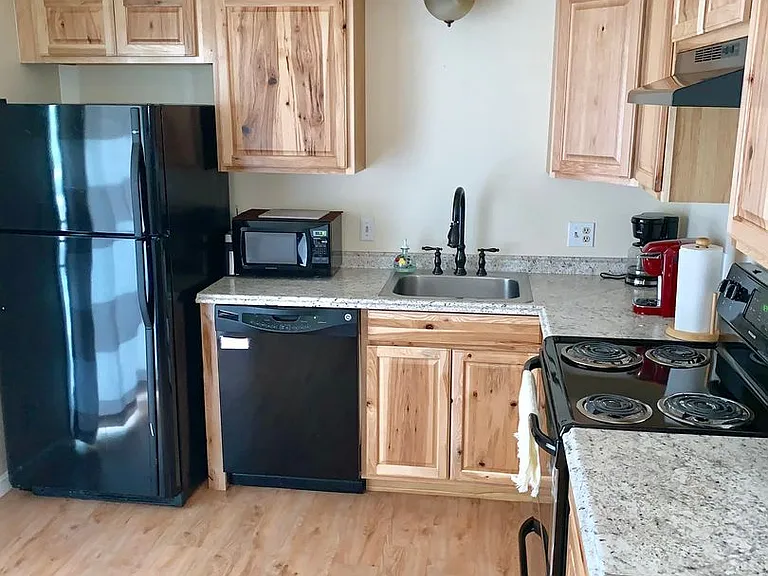 177 W C St #7 — Photo 6
