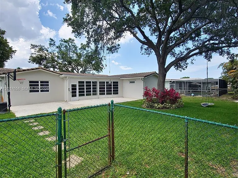 4900 Cleveland St — Photo 18