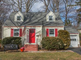 005 Crescent Dr, Mountain Lakes, NJ 07046