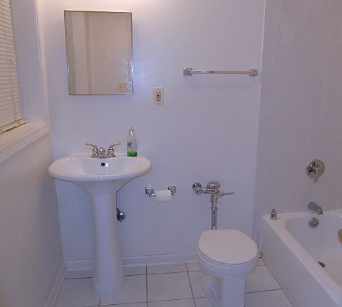 5th image of 6150 N Winthrop Ave #B4