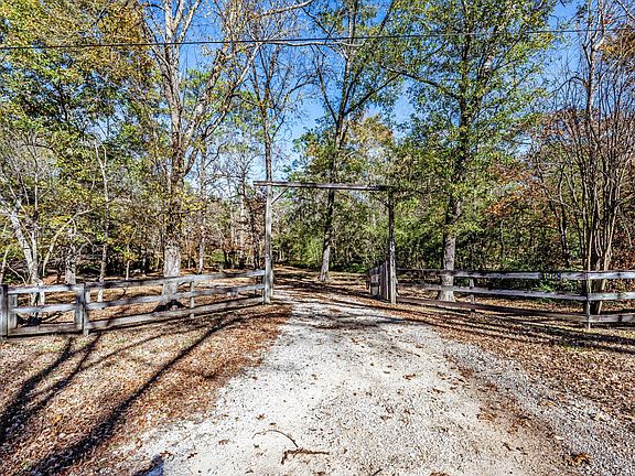 3rd image of 179 Main St