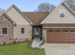 3670 9th Street Dr NE, Hickory, NC 28601