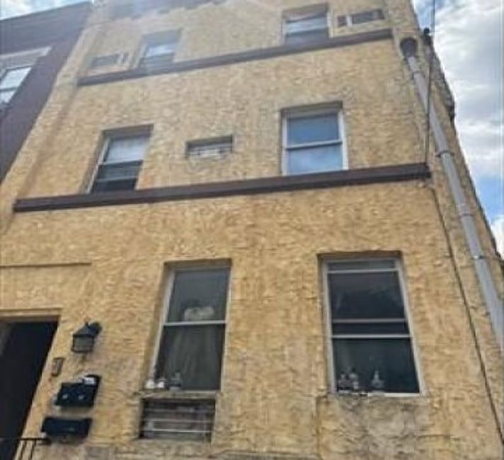 2nd image of 1424 W York St