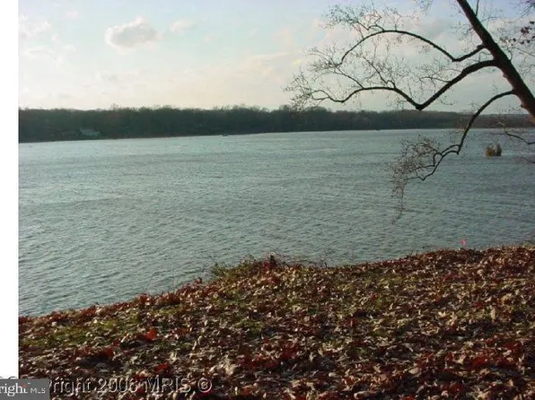18210 Possum Point Rd, Dumfries, VA 22026