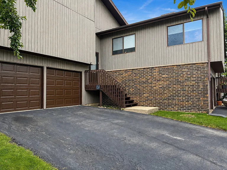 56 Century Dr — Photo 2