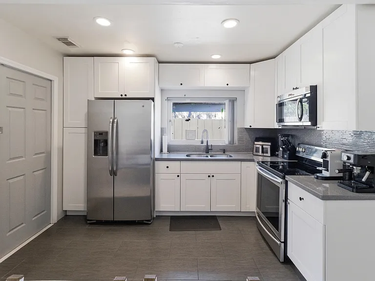 1234 NW 7th Ave — Photo 7