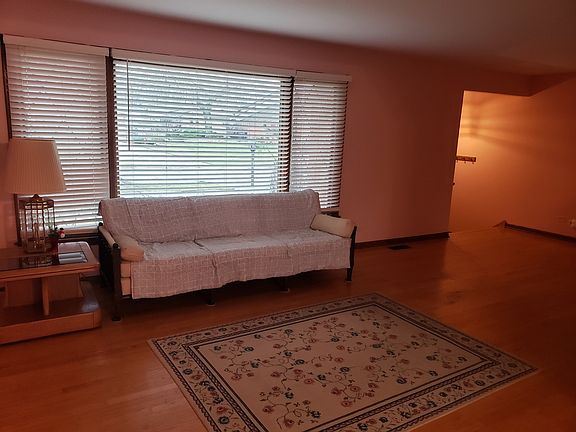 5th image of 1127 Wisconsin St