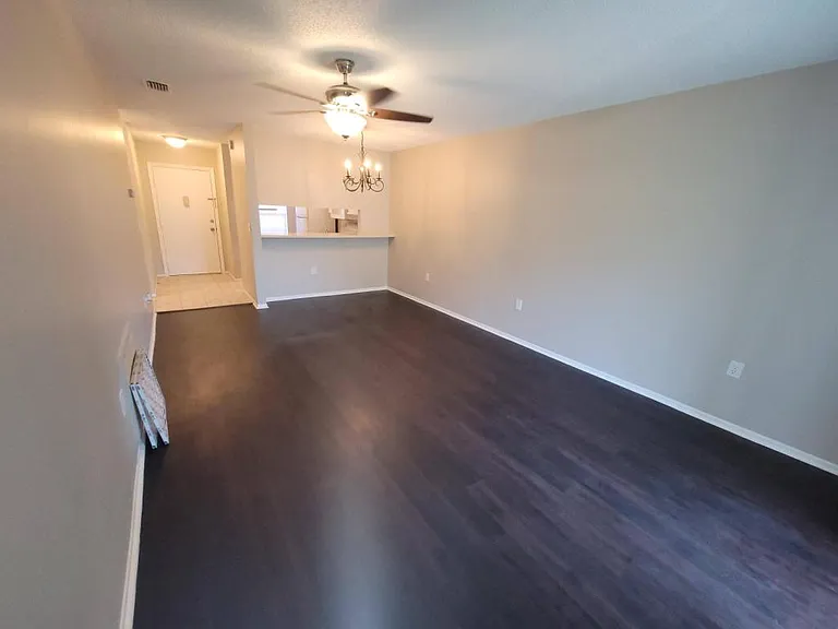 2917 Wainwright Ct — Photo 3