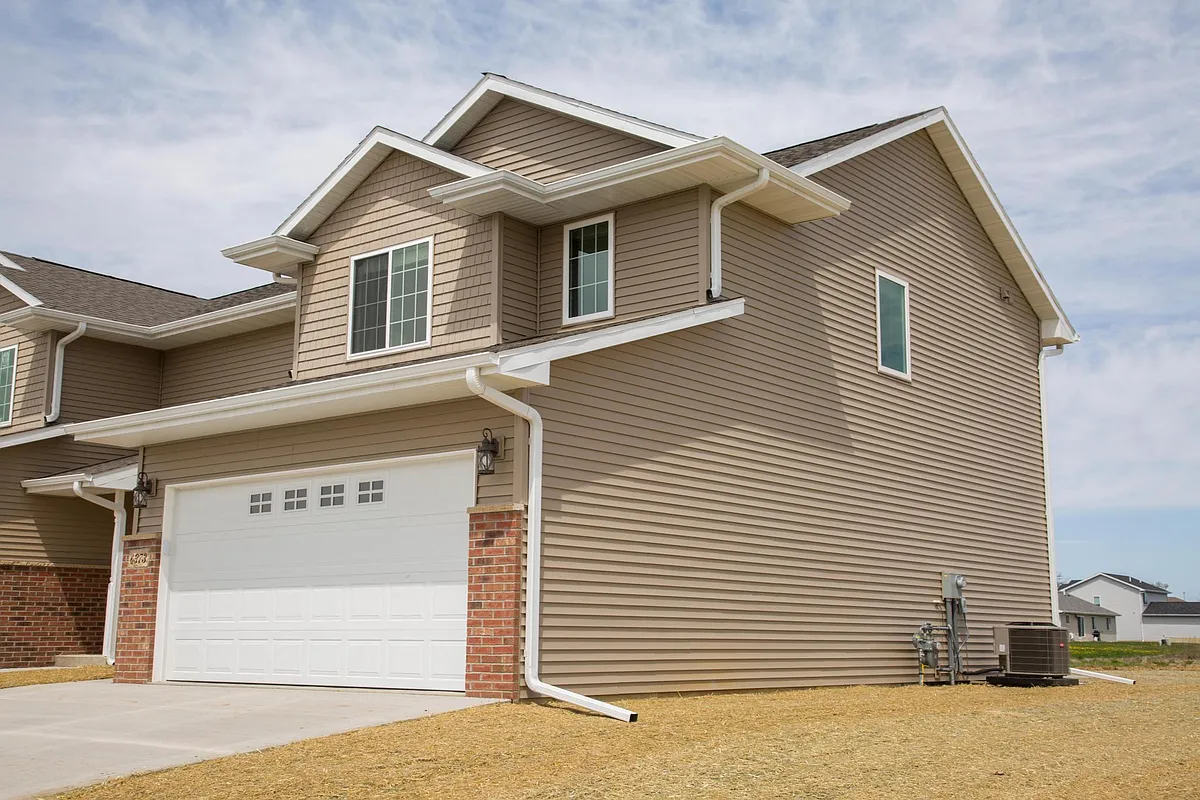 Building Photo - 6333 Pawnee Ln