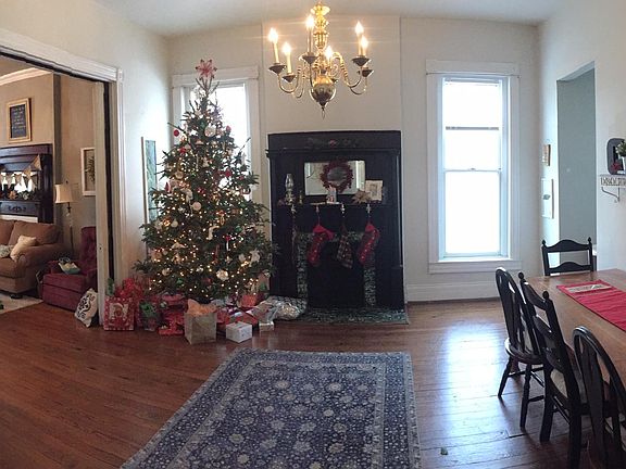 Dining room (10 seater table pictured on the right)
