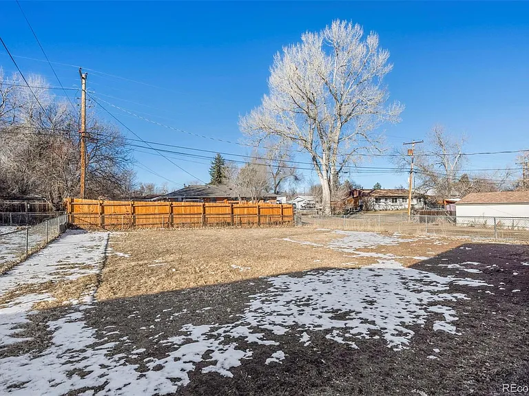 455 S Oak St — Photo 18