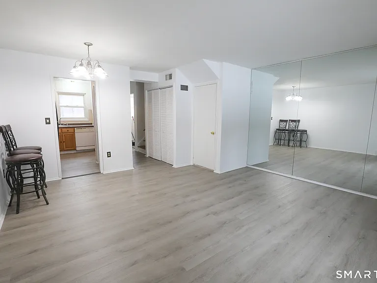 1 Camelot Dr #2 — Photo 7