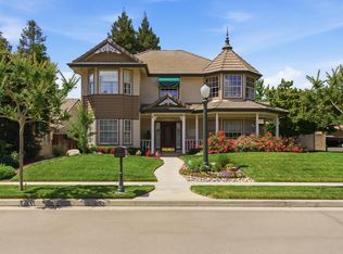 2320 SW Cottonwood Circle, Visalia, CA 93277