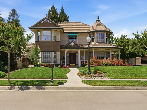 2320 SW Cottonwood Circle, Visalia, CA 93277