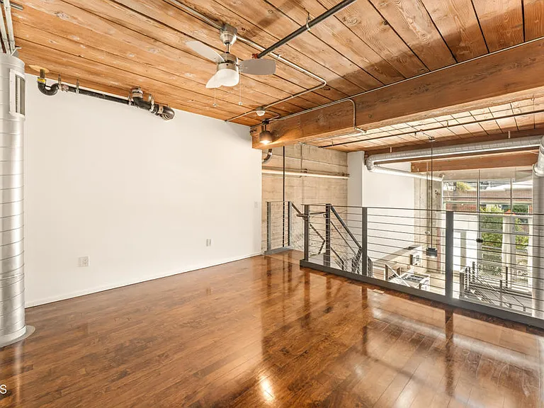 530 S Hewitt St #129 — Photo 14