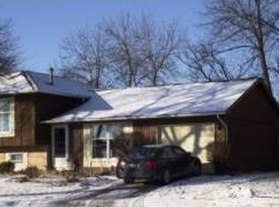 910 Ohio Ct, Carol Stream, IL 60188