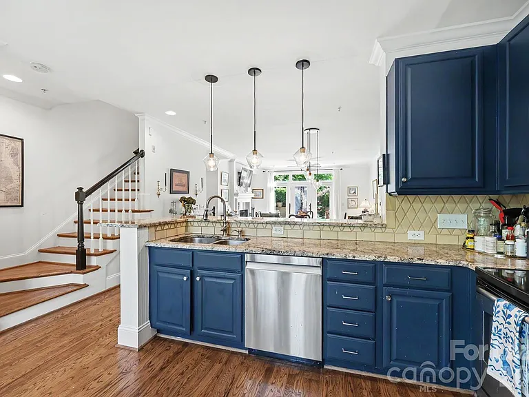239 N Dotger Ave — Photo 5