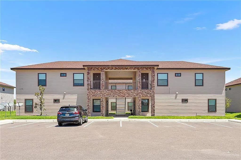 2 bed, 950 sqft, $858 — Photo 1