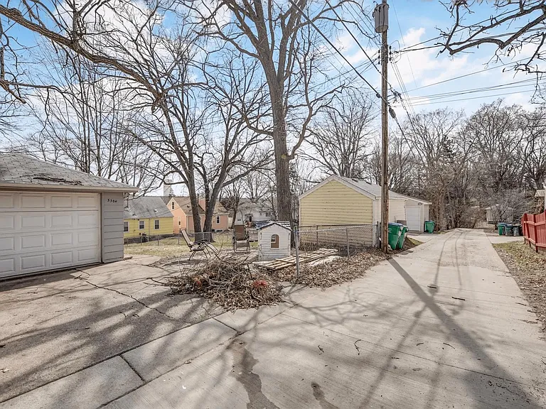 3304 Webster Ave S — Photo 23
