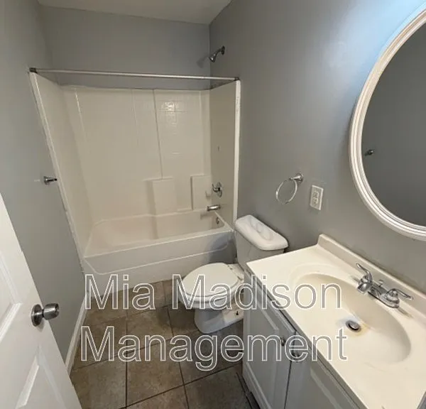 319 W 31st St — Photo 6