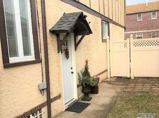 14145 250th St, Rosedale, NY 11422