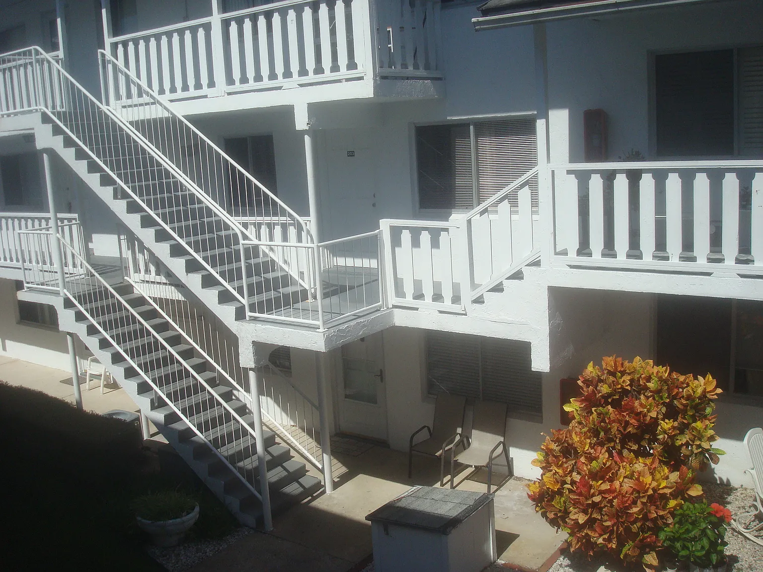 2 bed, 864 sqft, $1,300 — Photo 2