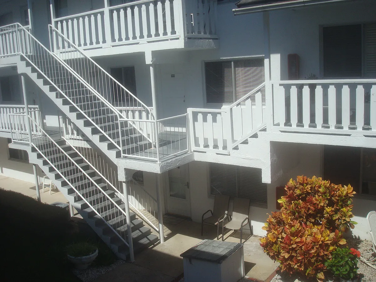 Photo 1 of 28 - 405 N Halifax Ave #203 - Daytona Beach, FL Primary Photo - 405 N Halifax Ave #203