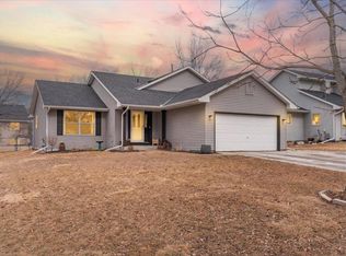 9652 72nd St S, Cottage Grove, MN 55016