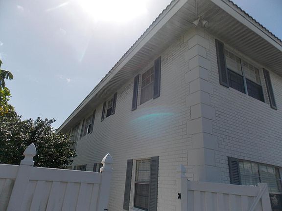 Second floor corner unit