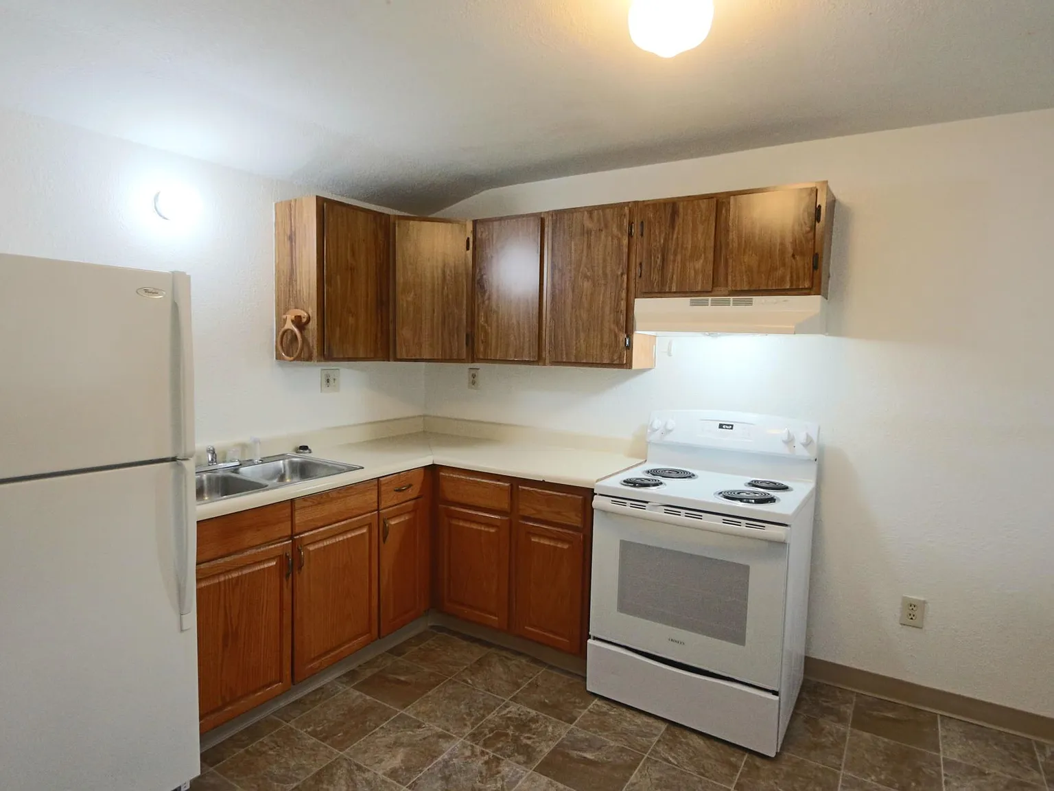 2 bed, 750 sqft, $900 — Photo 3