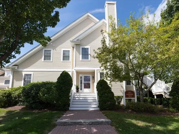 305 Hampton Way, Abington, MA 02351
