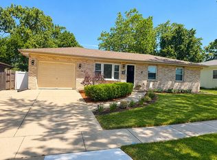 106 Patricia Pkwy, Streamwood, IL 60107