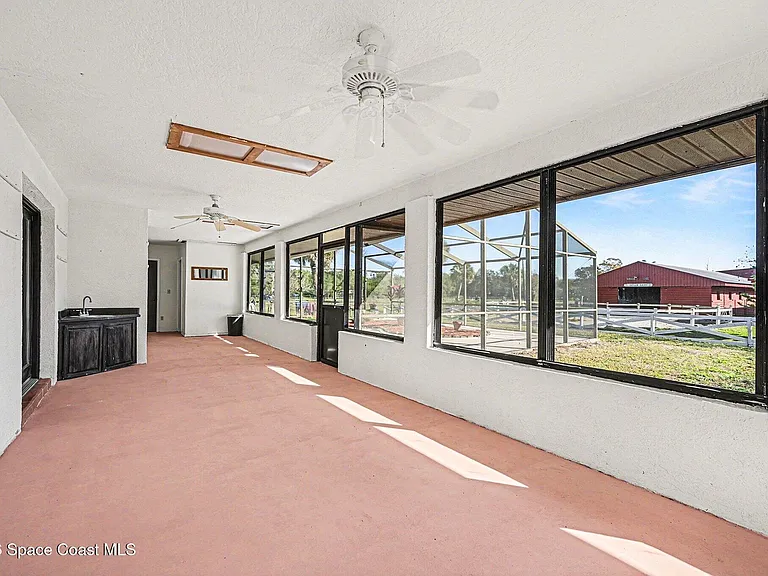 525 N Burnett Rd — Photo 6